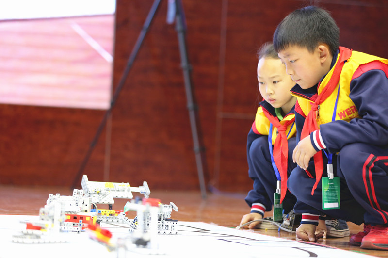竹山县成功举办第一届WER机器人竞赛